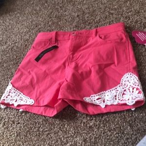 Shorts pink can’t fit tags still on